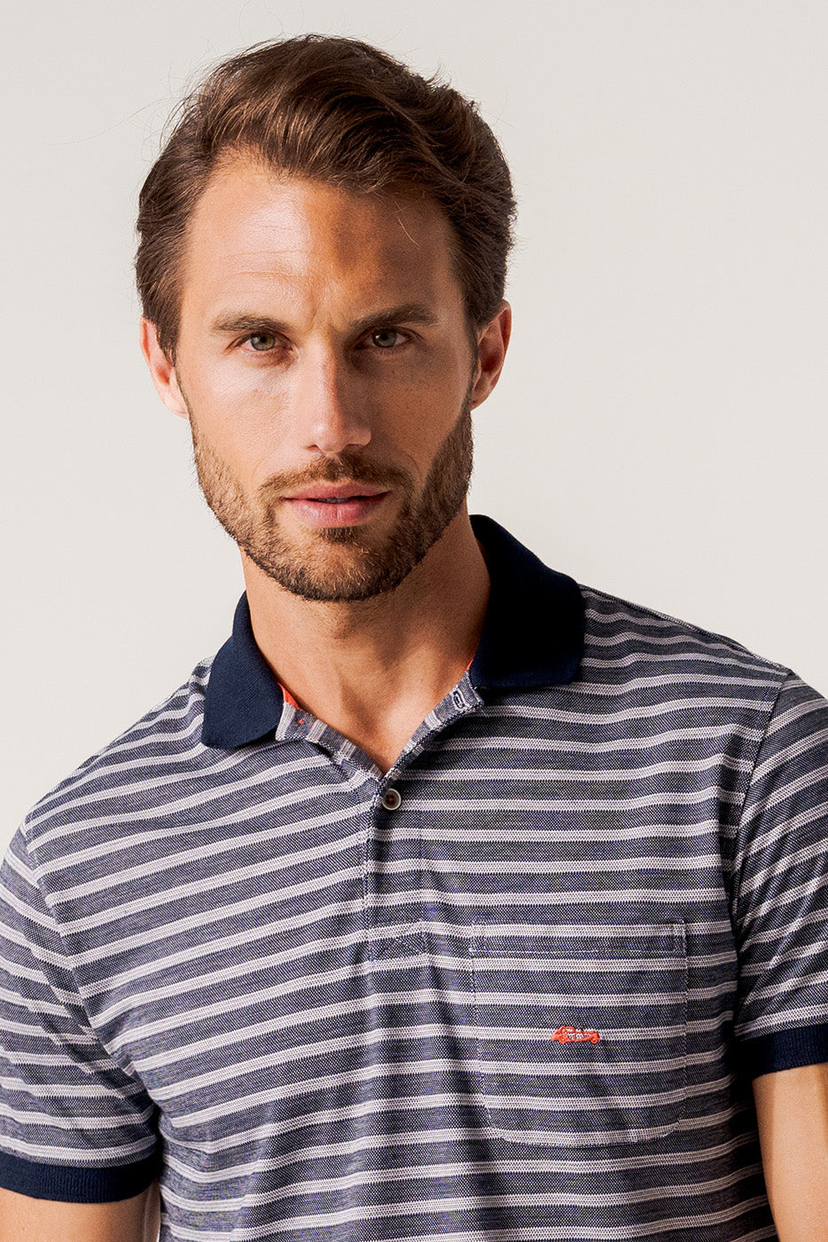 Polo piqué en rayas marino manga corta