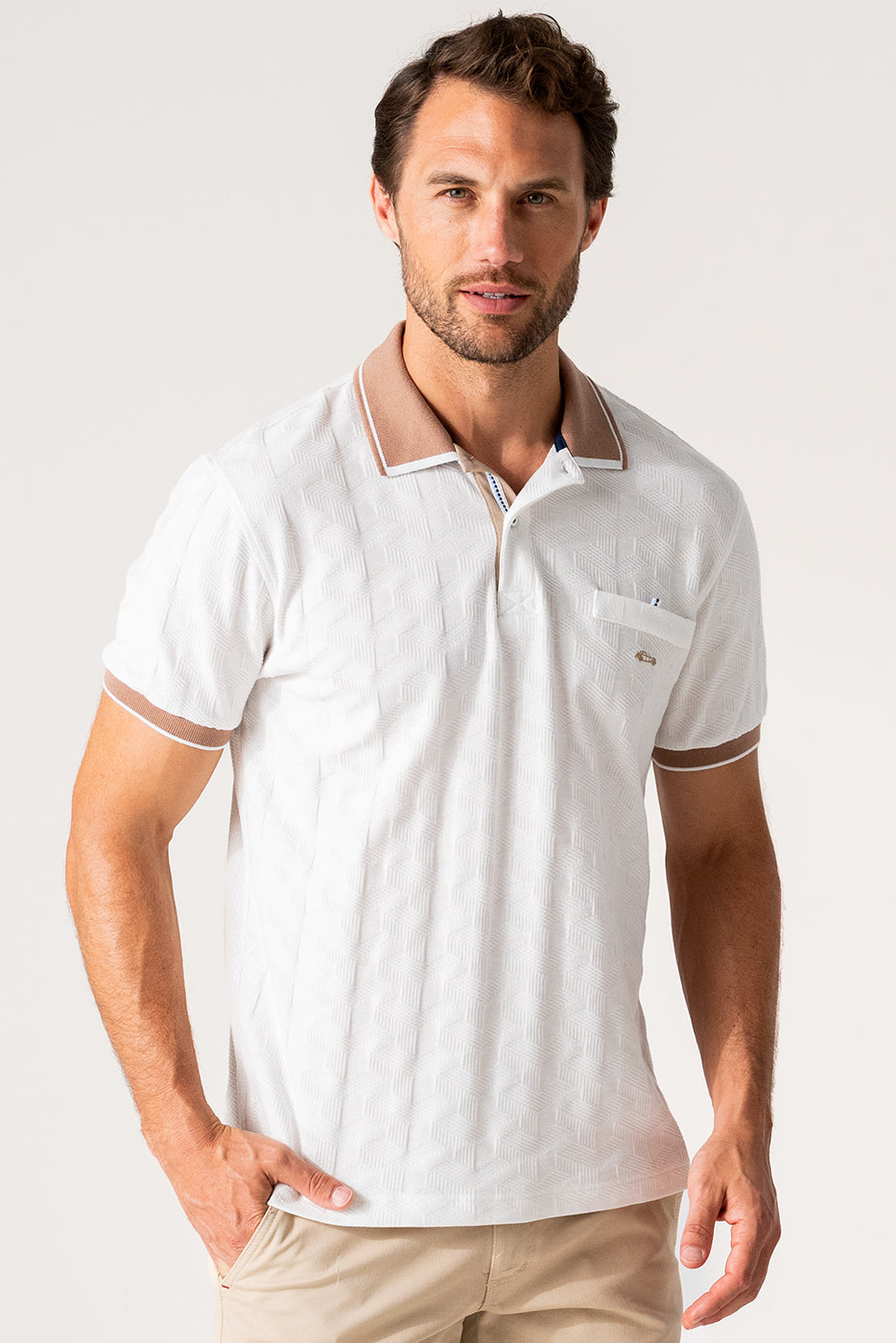 Polo hombre jacquard beige cuello marrón