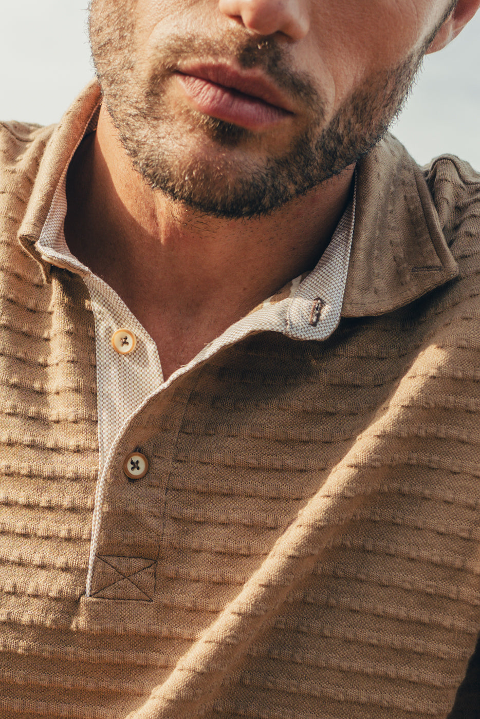 Polo jacquard hombre marrón