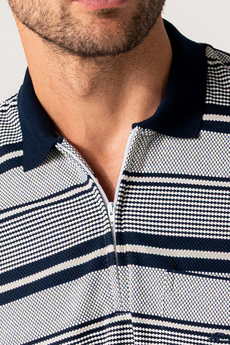 Polo tejido jacquard con cremallera cuello rayas negro