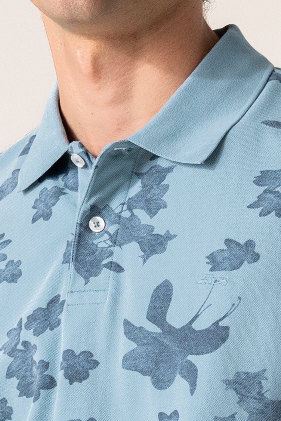 Polo tejido piqué azul estampado flores