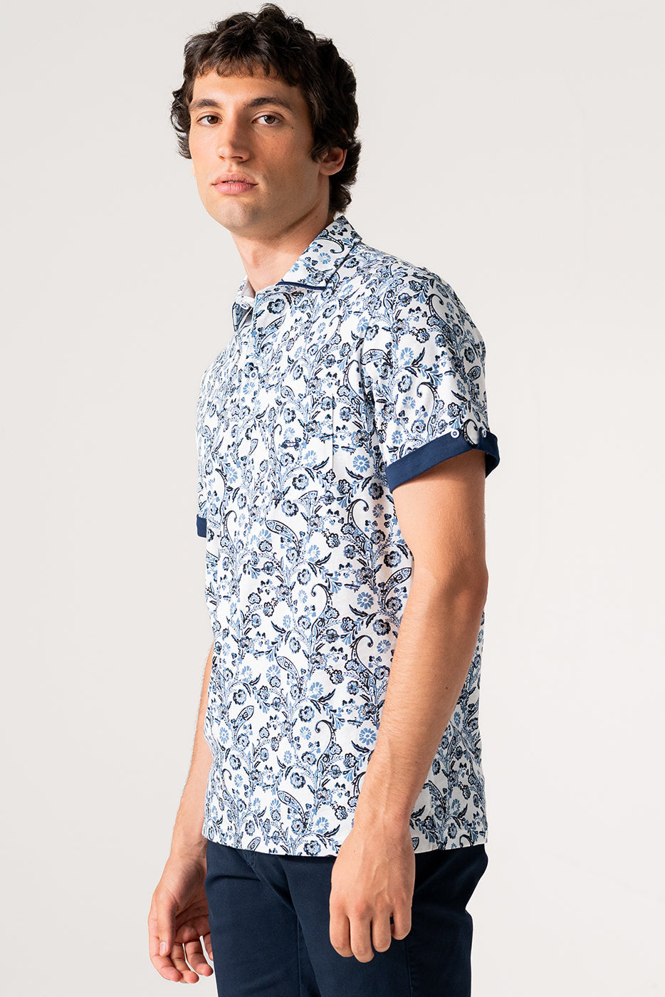 Polo punto hombre estampado flores detalle mangas