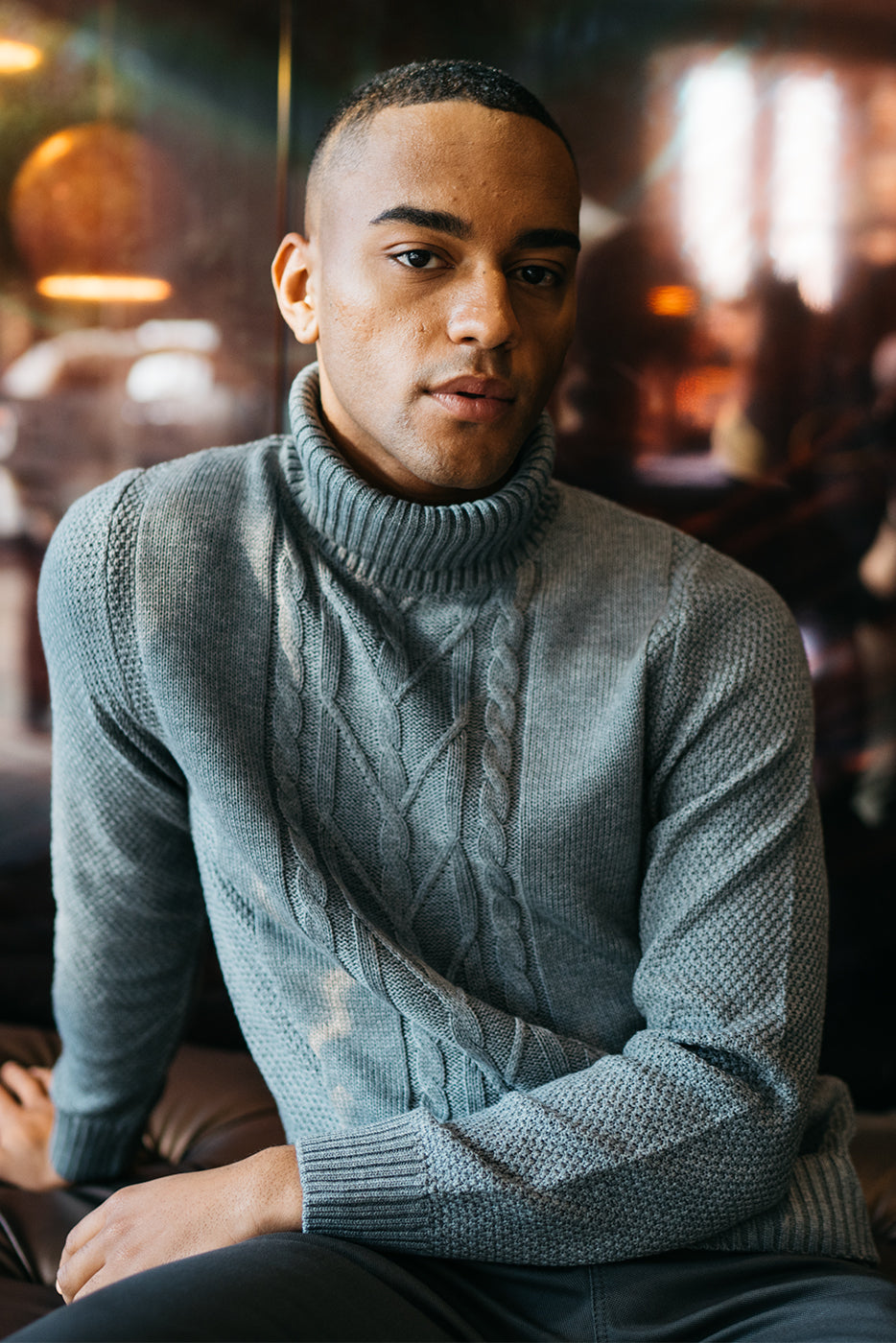 Jersey ochos gris cuello vuelto hombre