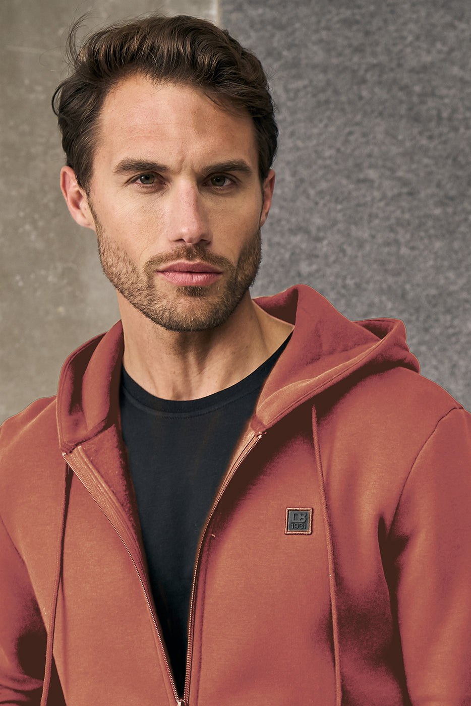 Chaqueta con cremallera y capucha caldera