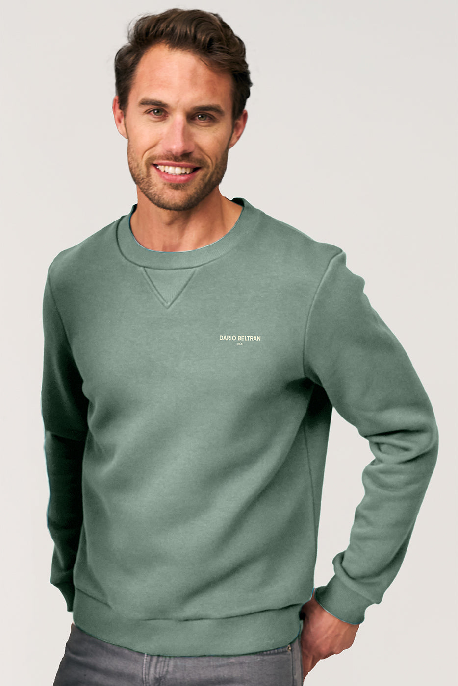 Sudadera verde cuello redondo