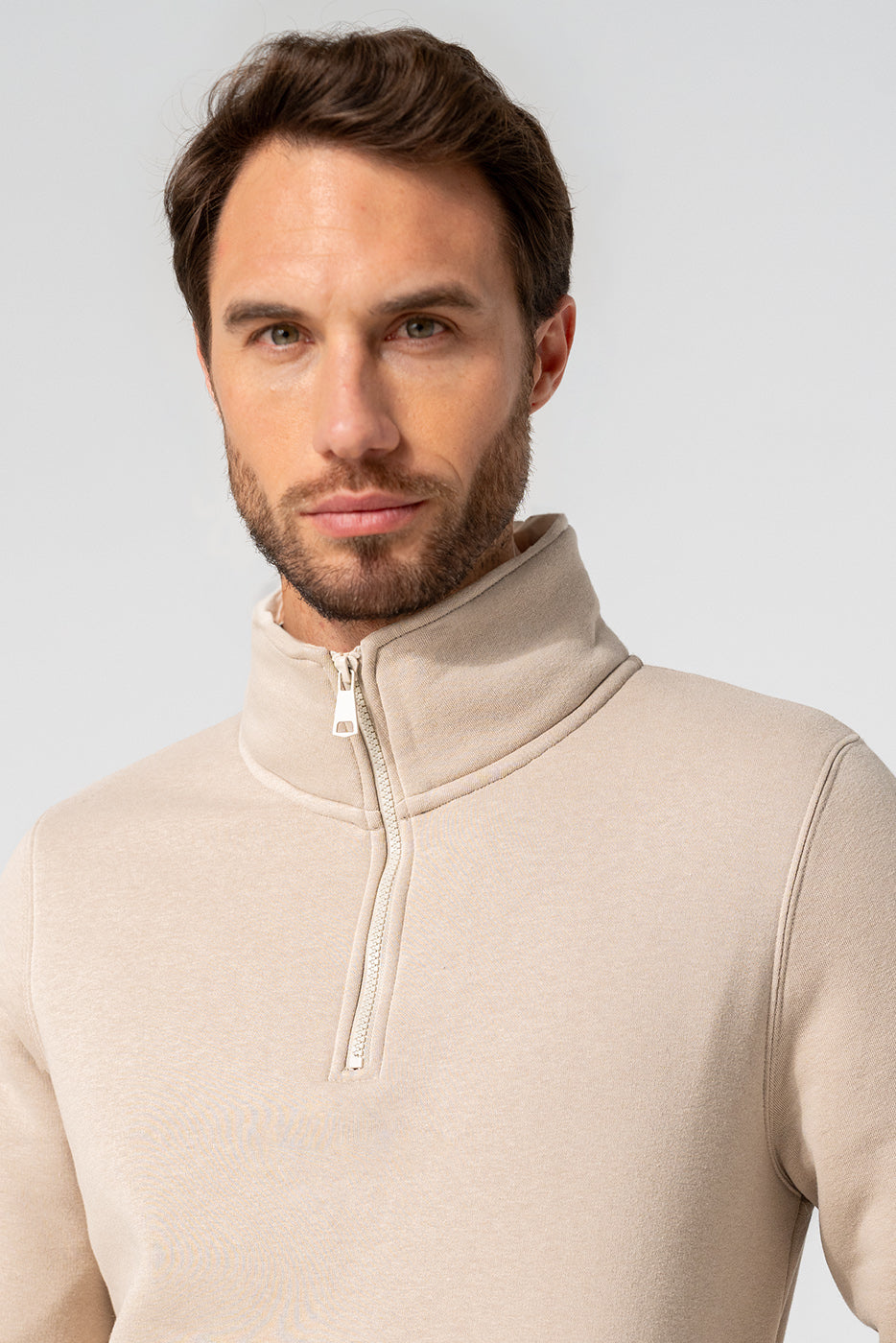 Sudadera cuello cremallera beige