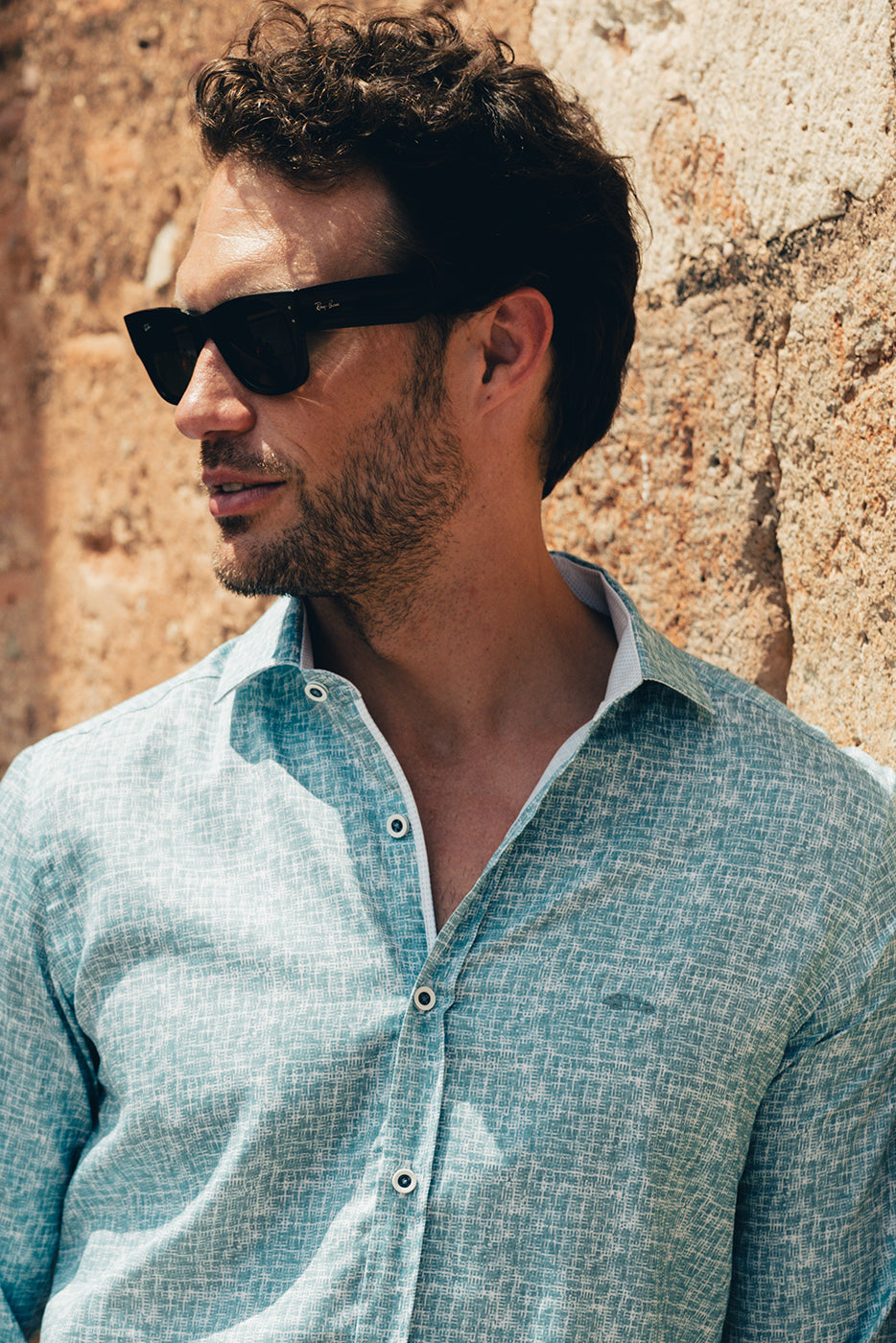 Camisa hombre regular fit estampado azul