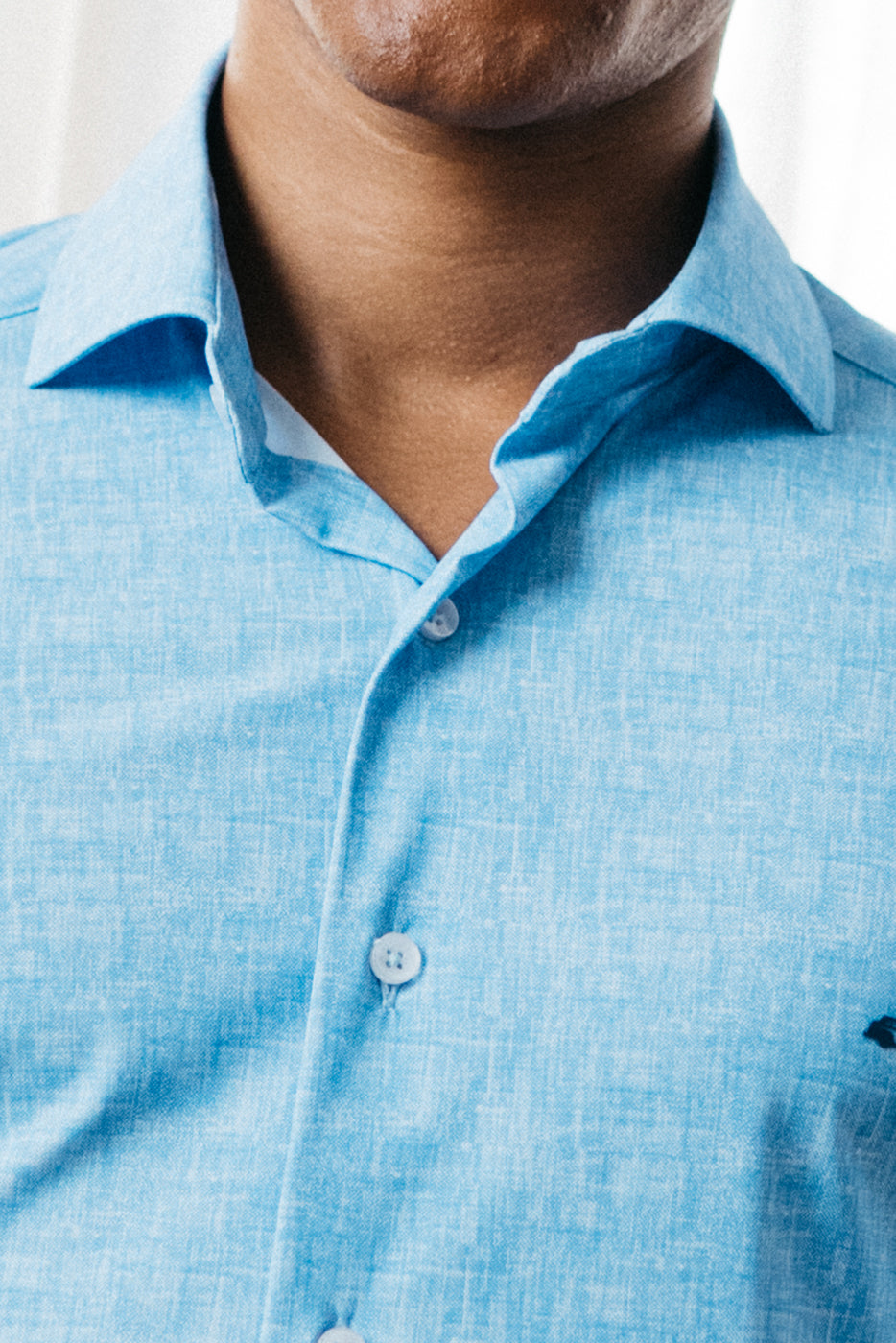 Camisa bielástica regular fit falso liso azul celeste