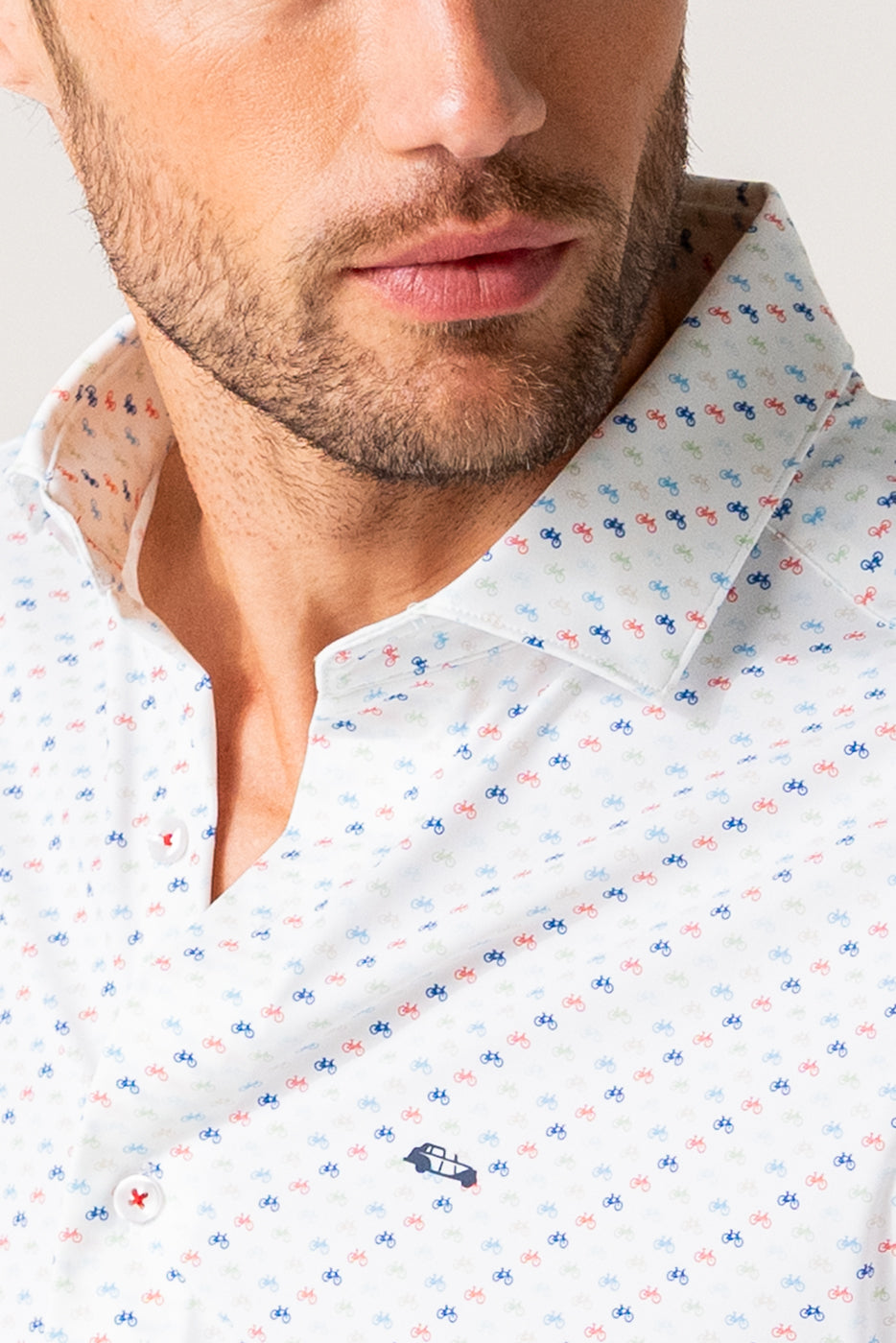 Camisa hombre regular fit estampado bicis multicolor