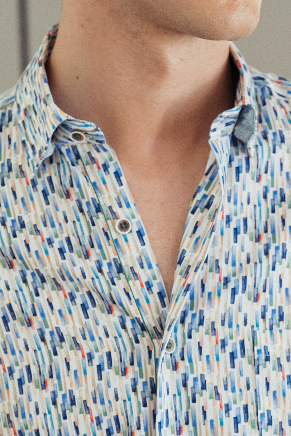Camisa regular fit estampado pinceladas pastel