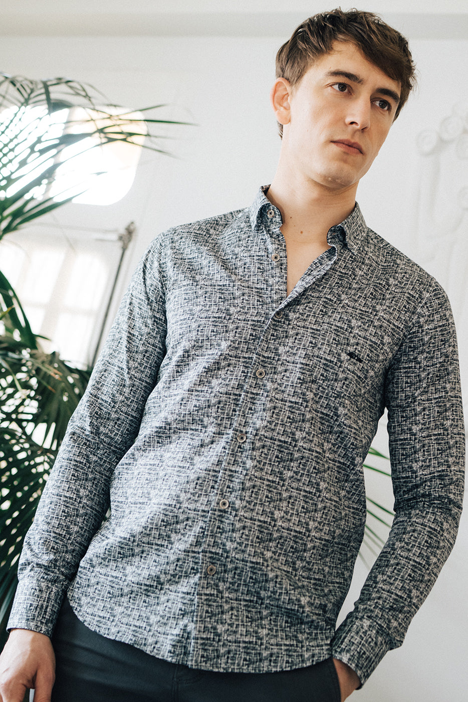 Camisa slim fit hombre estampado negro