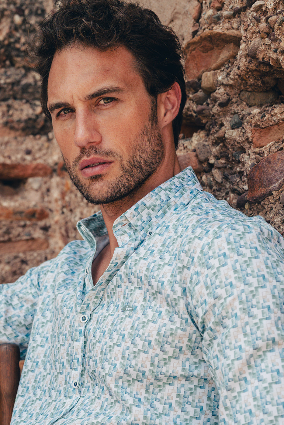 Camisa estampada hombre geométrico
