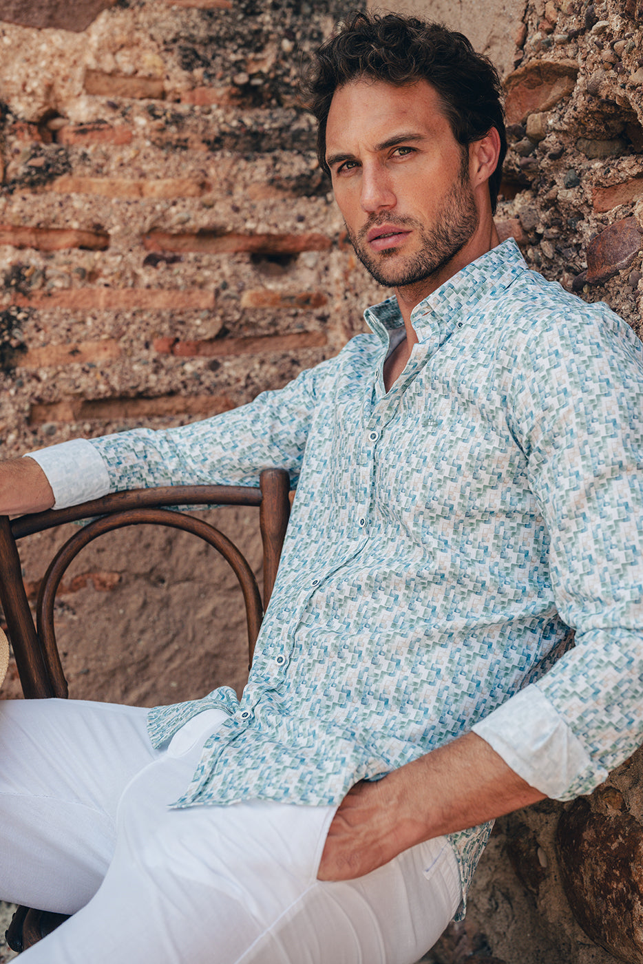 Camisa estampada hombre geométrico