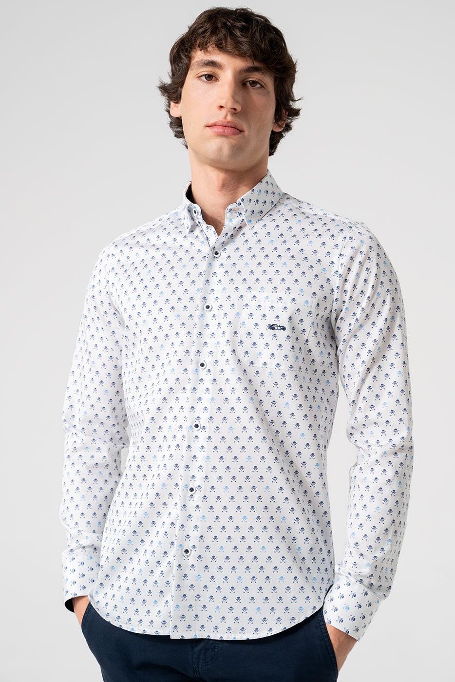 Camisa hombre calaveras azules con bolsillo