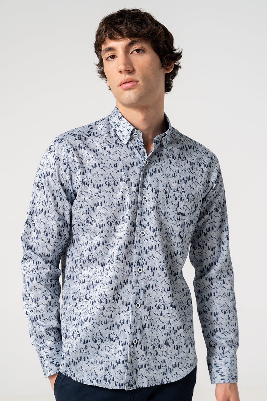 Camisa hombre slim fit estampado montañas
