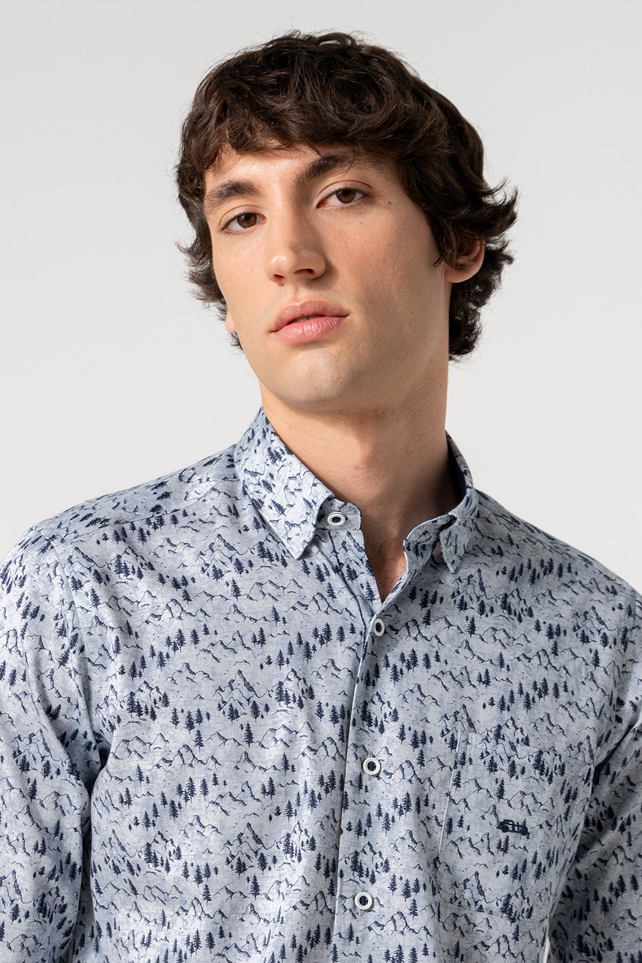 Camisa hombre slim fit estampado montañas