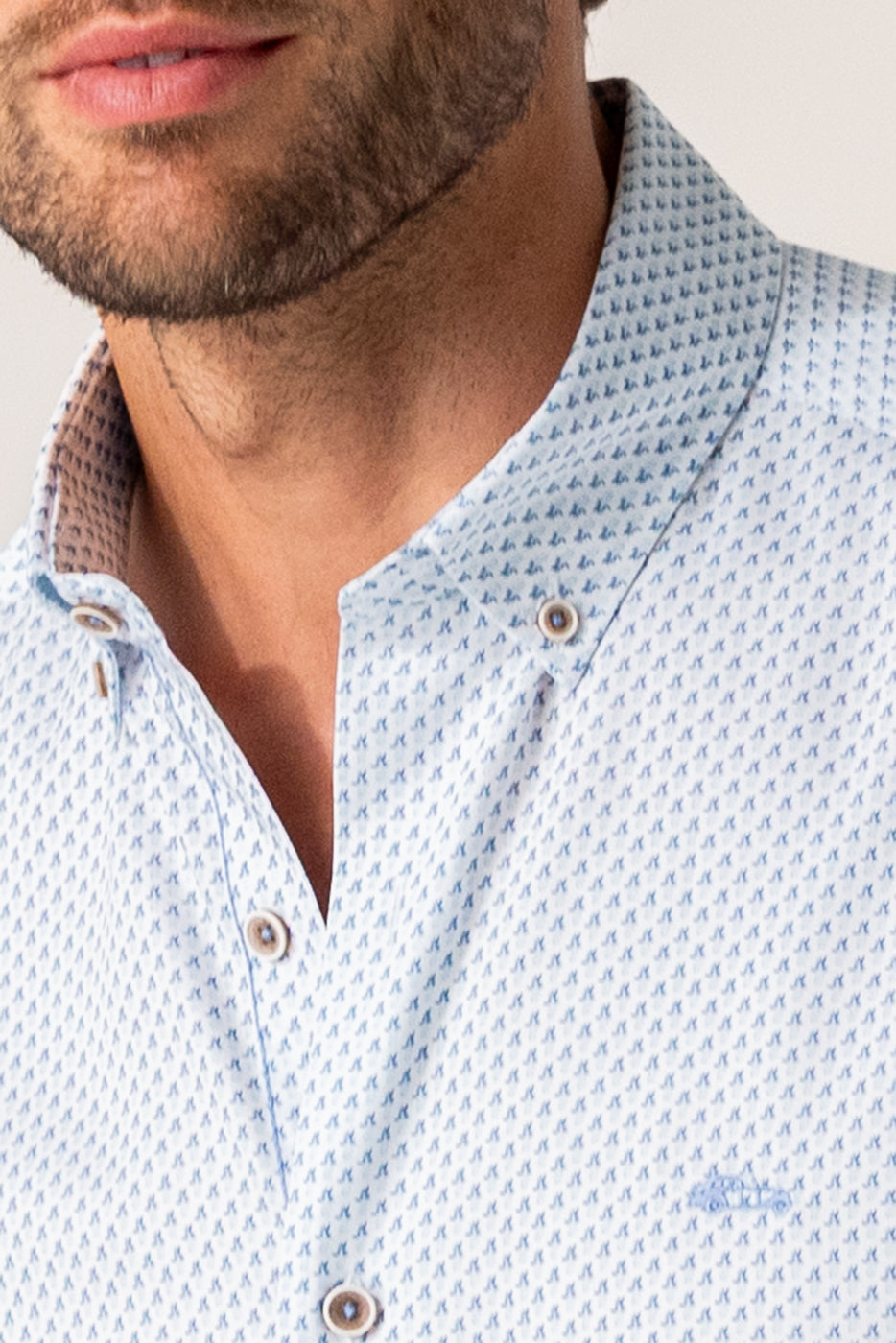 Camisa microestampado piñas azules