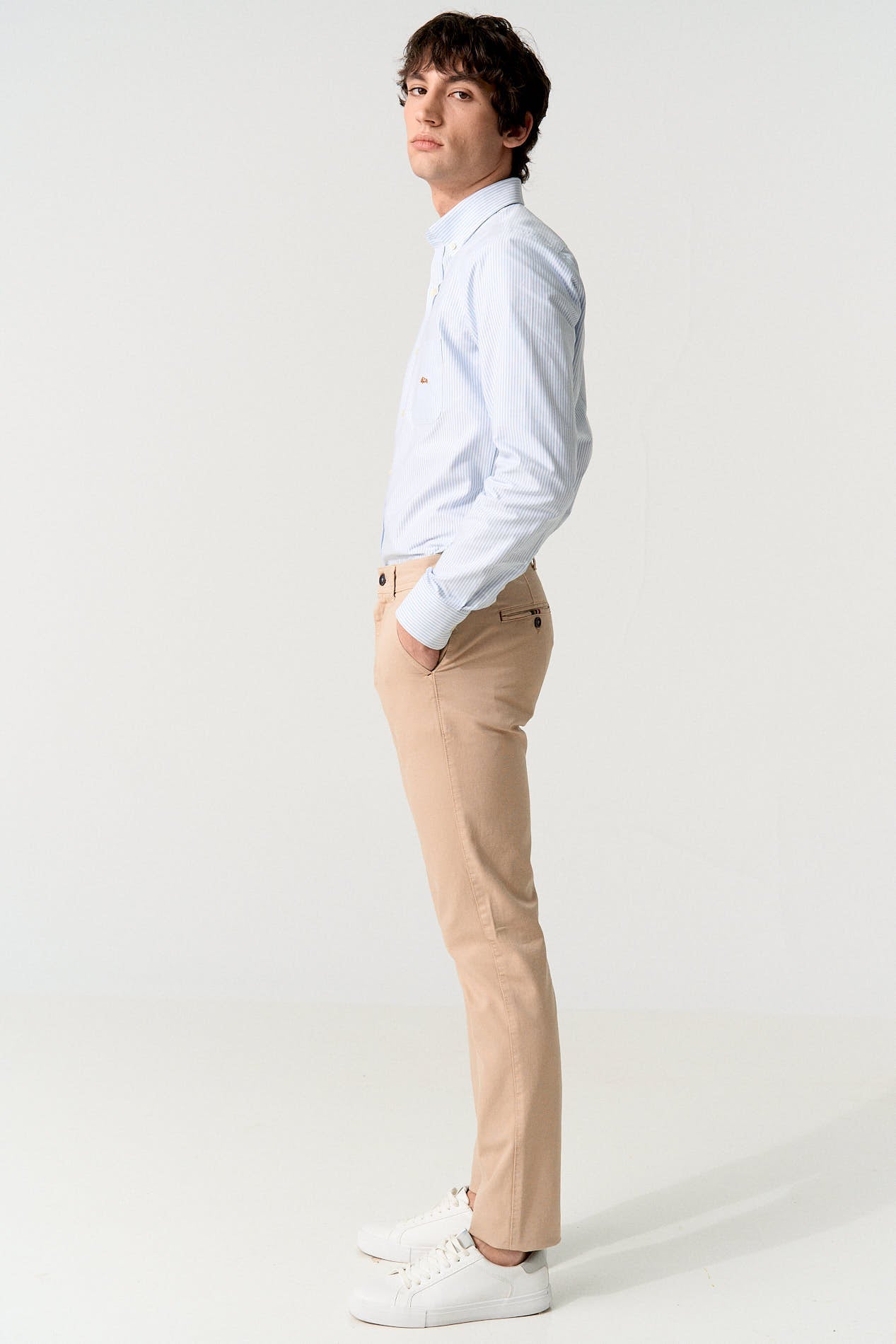 Chino beige slim fit estructura elástica