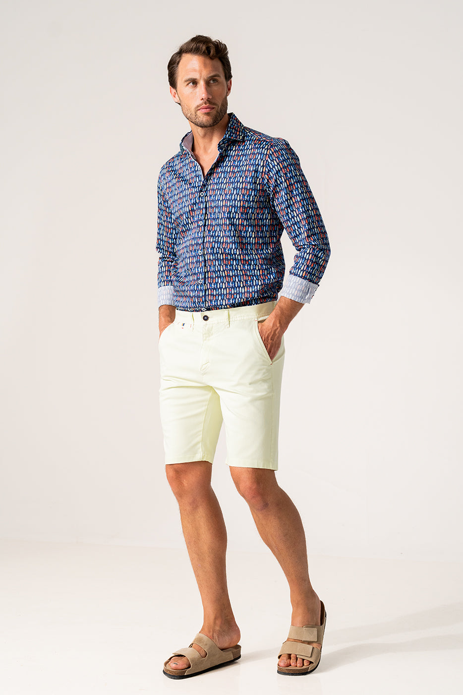 Bermuda hombre elástica amarilla
