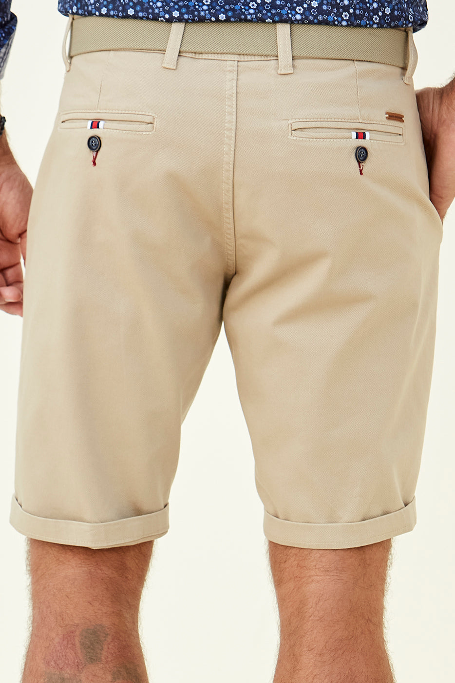 BERMUDA ELÁSTICA HOMBRE BEIGE