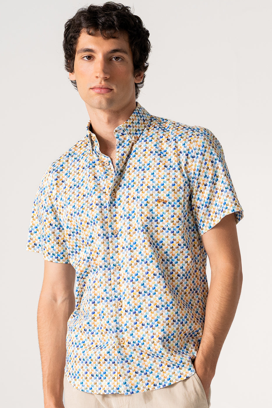 Camisa manga corta hombre estampado calaveras
