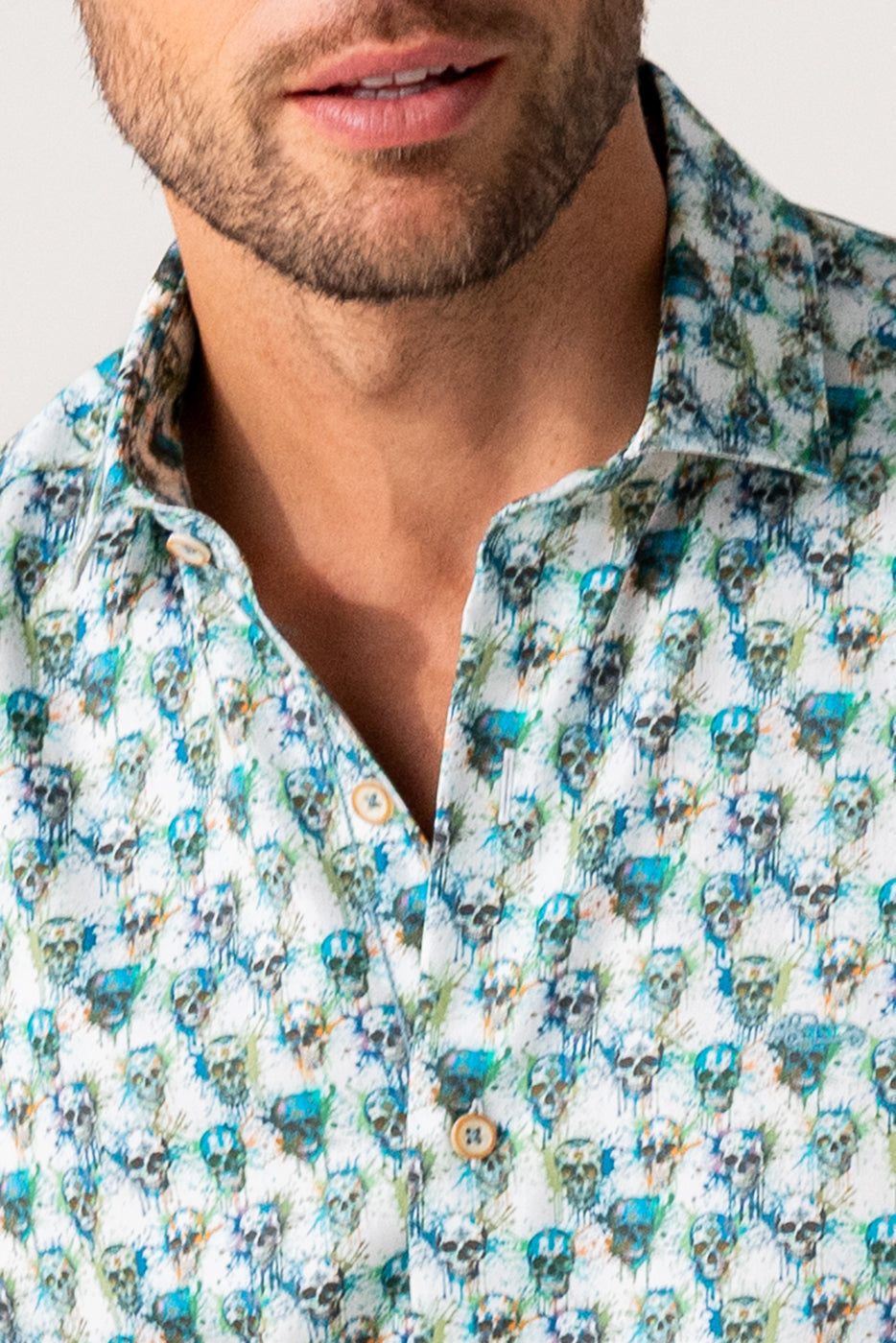 Camisa estampado calaveras slim fit hombre