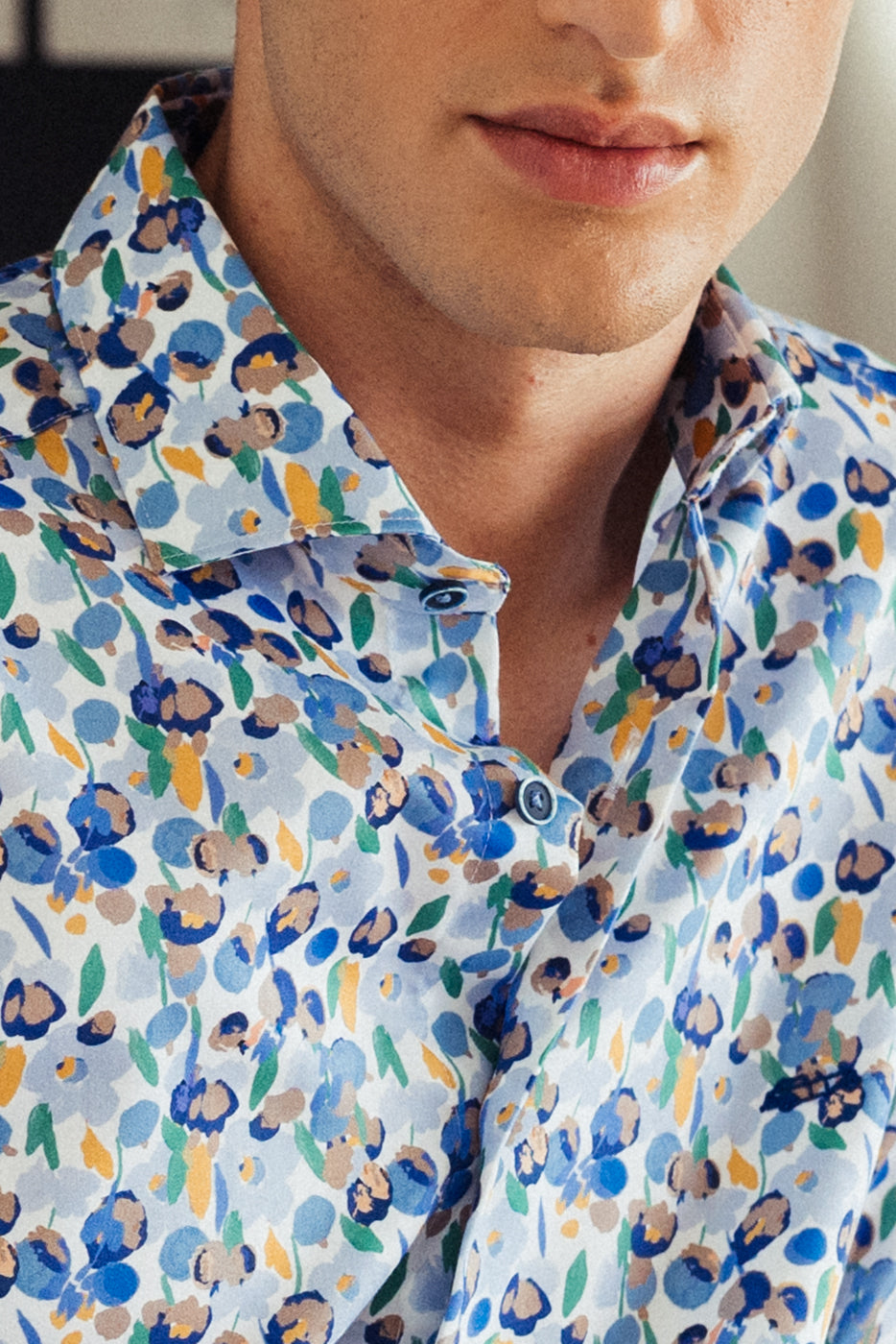 Camisa hombre regular fit estampado floral abstracto