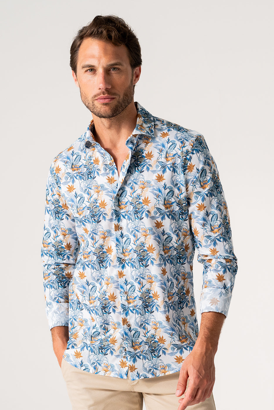Camisa estampado flores azules hombre
