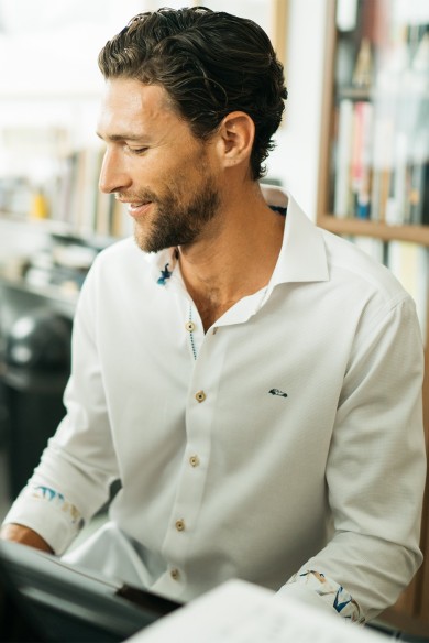 CAMISA HOMBRE BLANCA REGULAR FIT CUELLO ITALIANO