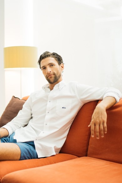 CAMISA BLANCA REGULAR FIT CUELLO BOTÓN