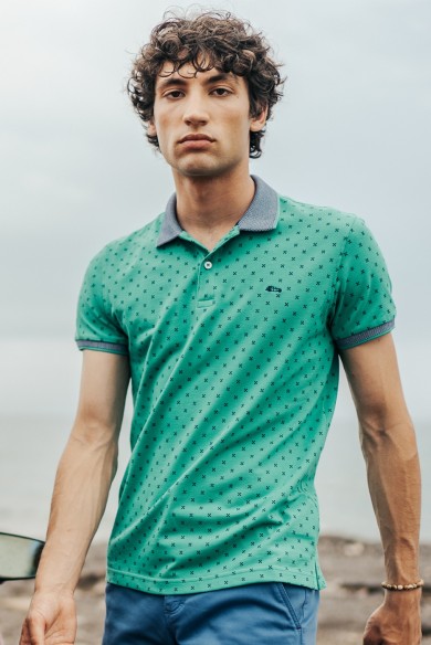 POLO PIQUÉ ESTAMPADO CRUCES VERDE
