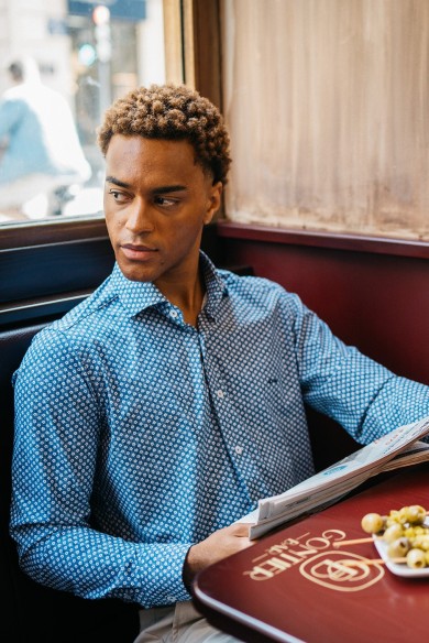 CAMISAS BIELÁSTICA ESTAMPADO FLORES AZUL QUE NO NECESITA PLANCHA