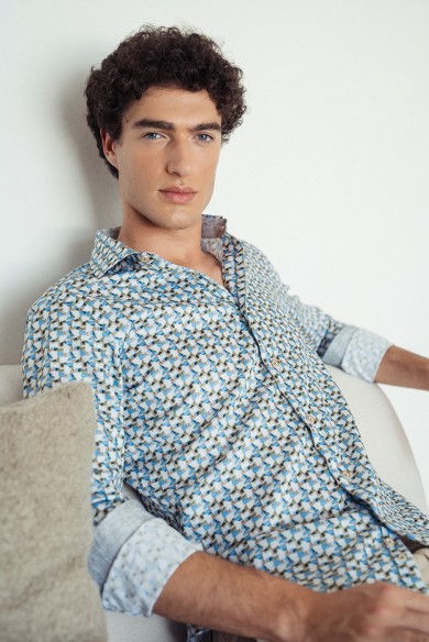 CAMISA CON CUELLO ITALIANO ESTAMPADOS GEOMÉTRICOS