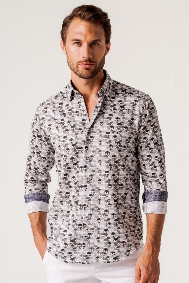 CAMISA HOMBRE ESTAMPADA CALAVERAS GRISES Y NEGRAS