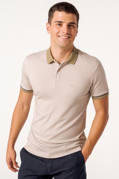 POLO JACQUARD SOBREESTAMPADO COLOR BEIGE