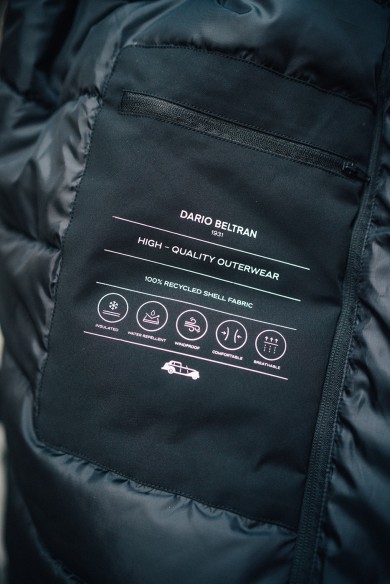 PARKA TRES CUARTOS MARINO CON FORRO INTERIOR Y BOLSILLOS GRANDES