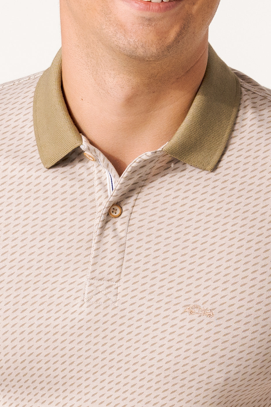 Polo jacquard sobreestampado color beige