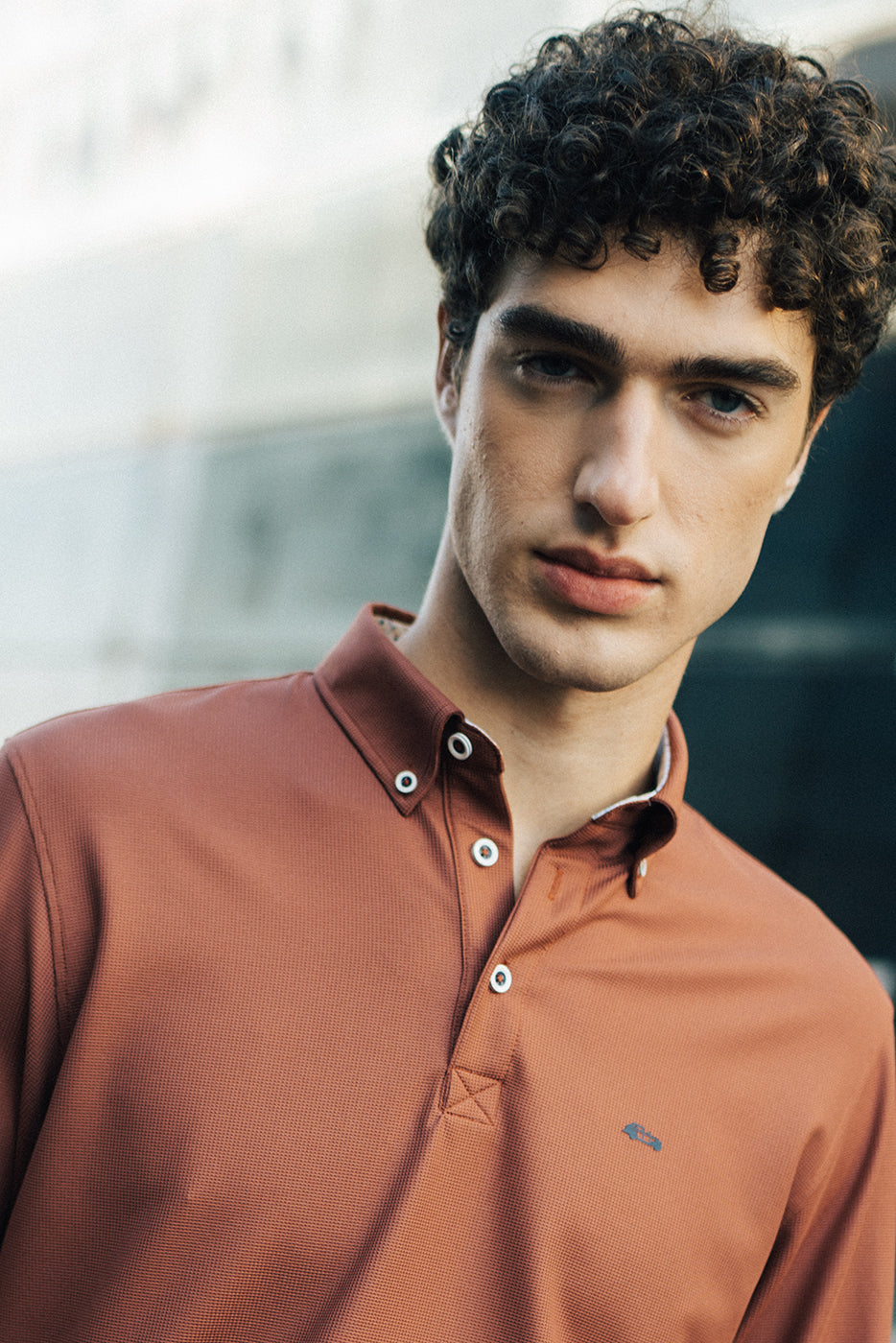 Polo hombre tejido técnico ultraelástico color caldera