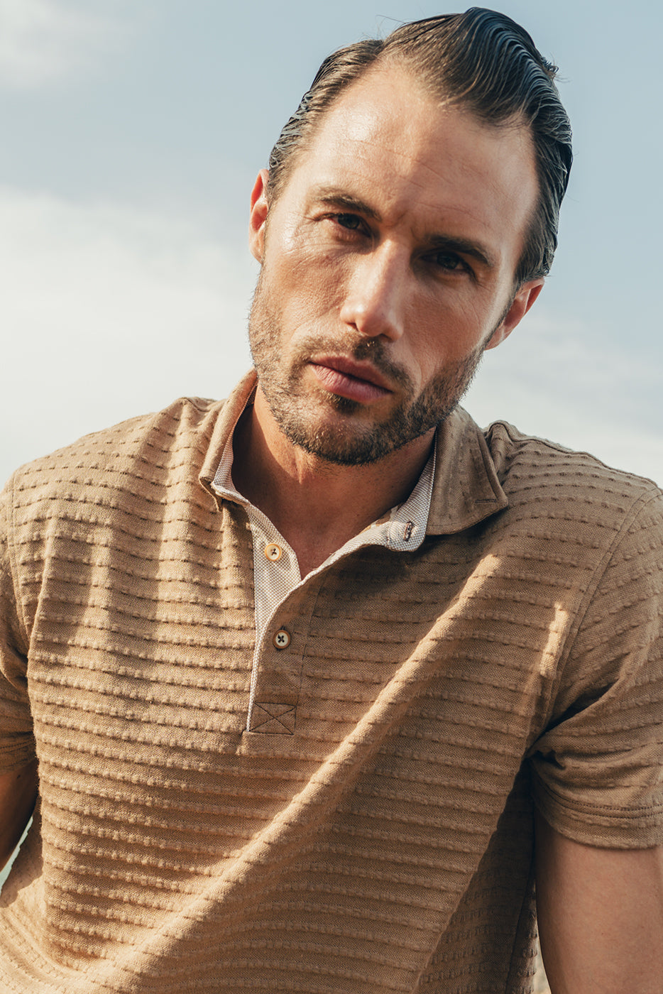 Polo jacquard hombre marrón