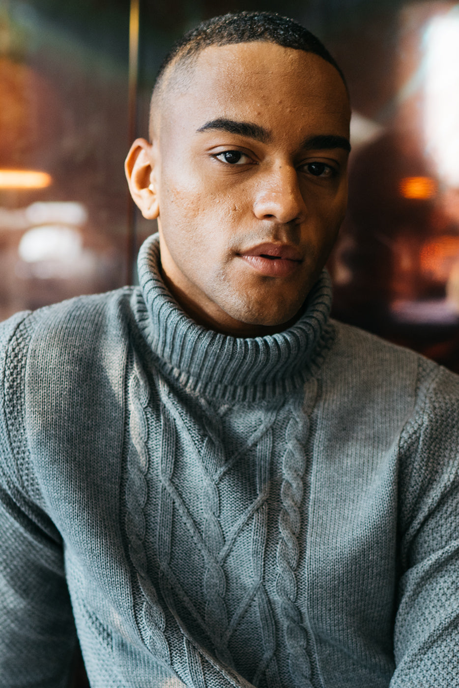Jersey ochos gris cuello vuelto hombre