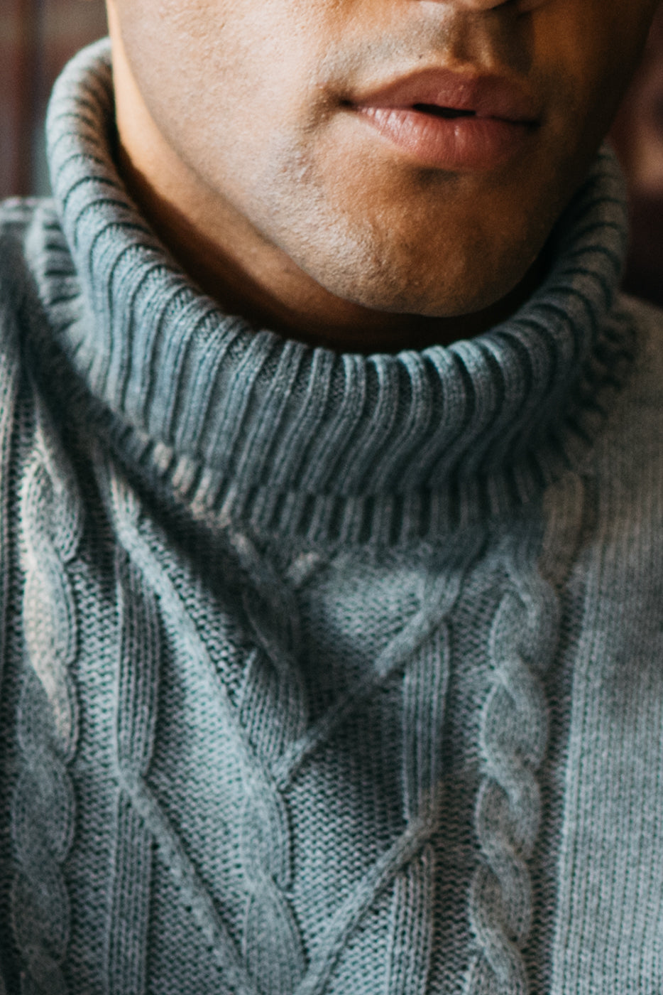 Jersey ochos gris cuello vuelto hombre