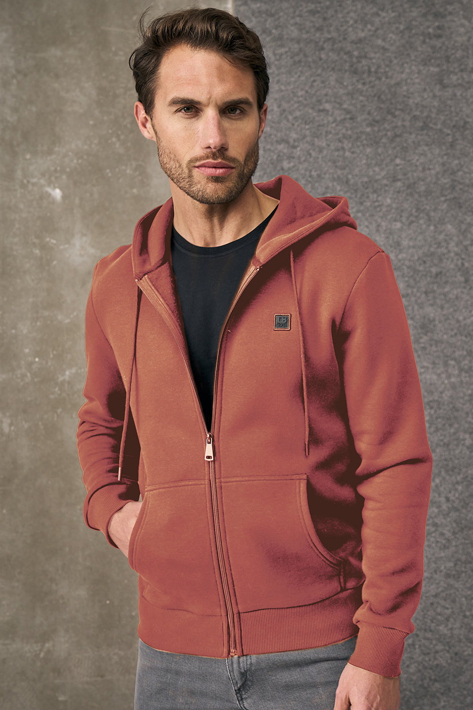 Chaqueta con cremallera y capucha caldera