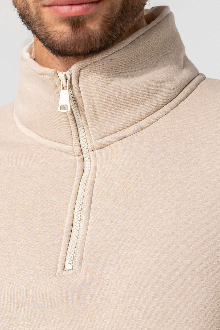 Sudadera cuello cremallera beige