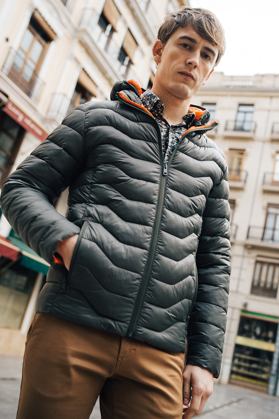 Chaqueta hombre acolchada con capucha marino