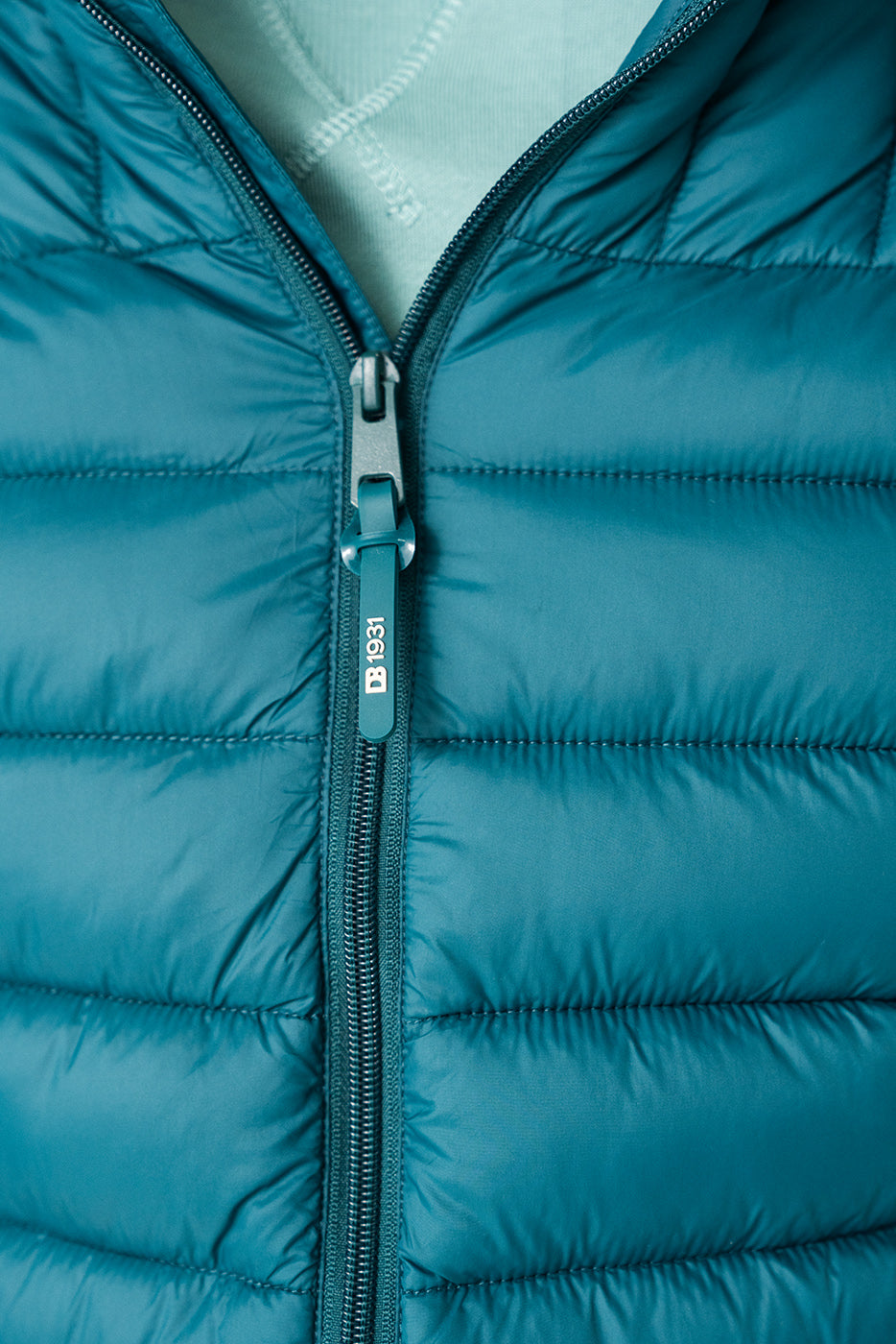 Chaqueta acolchada con capucha azul