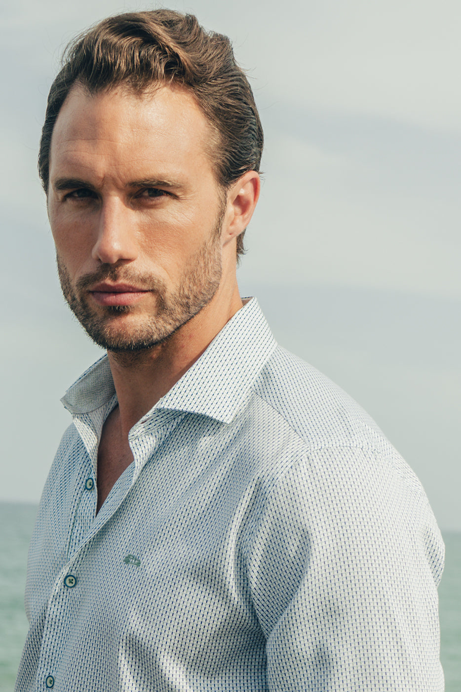 Camisa hombre regular fit estampado verde