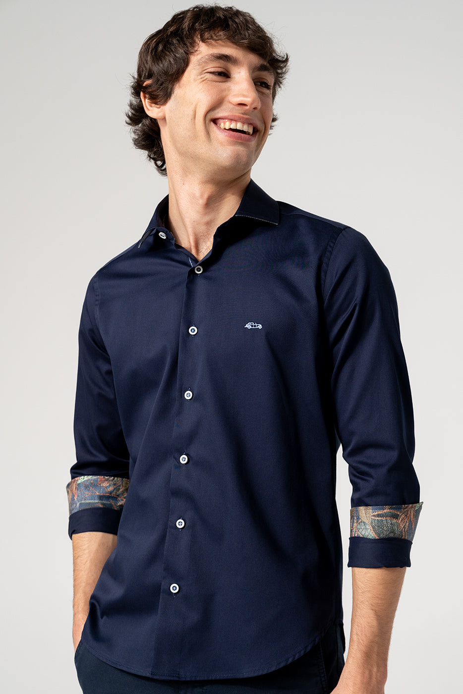 Camisa slim fit hombre marino