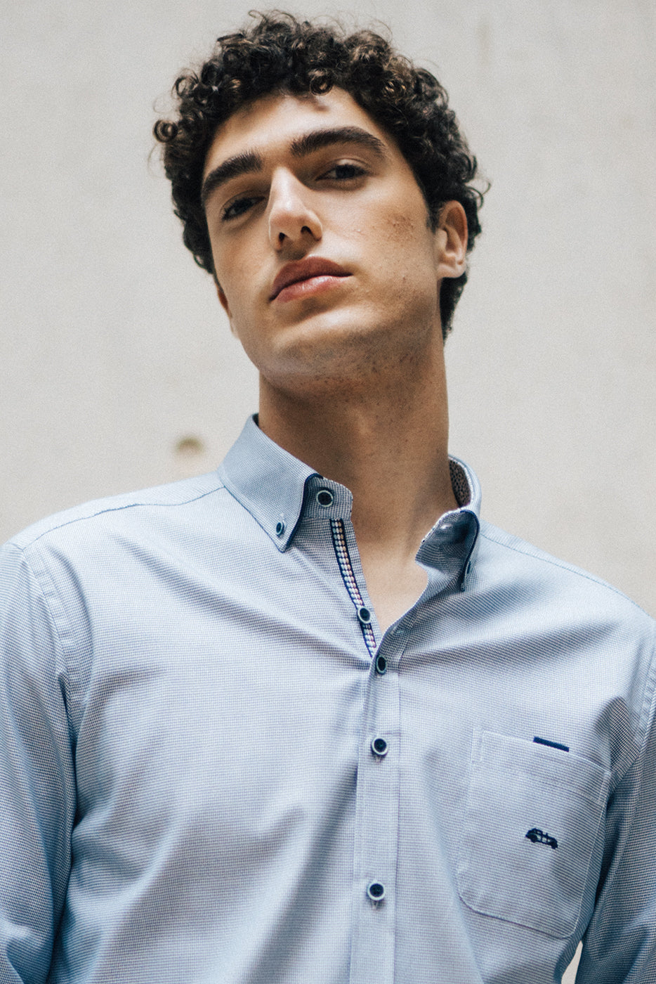 Camisa hombre azul con bolsillo regular fit