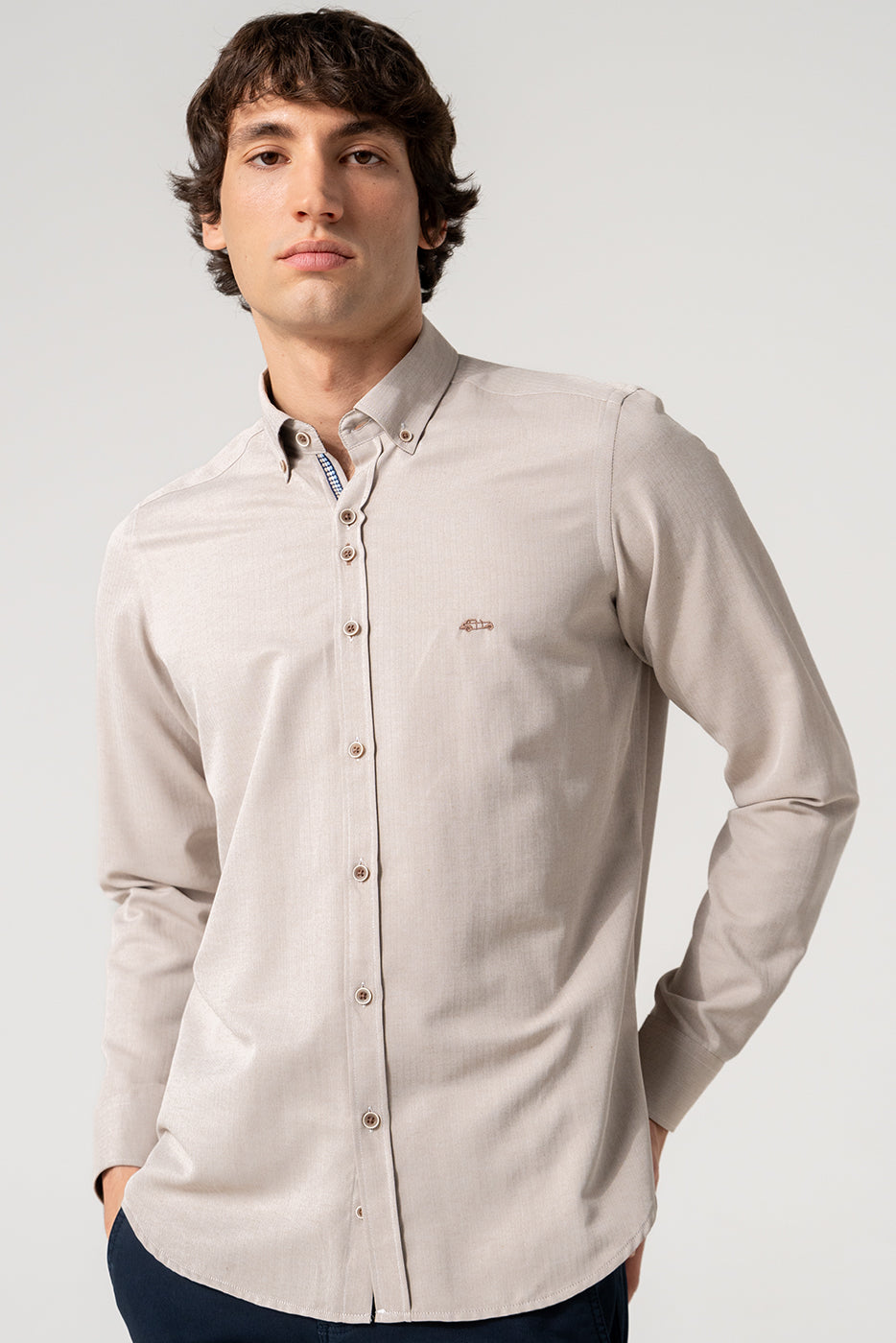Camisa slim fit hombre en beige