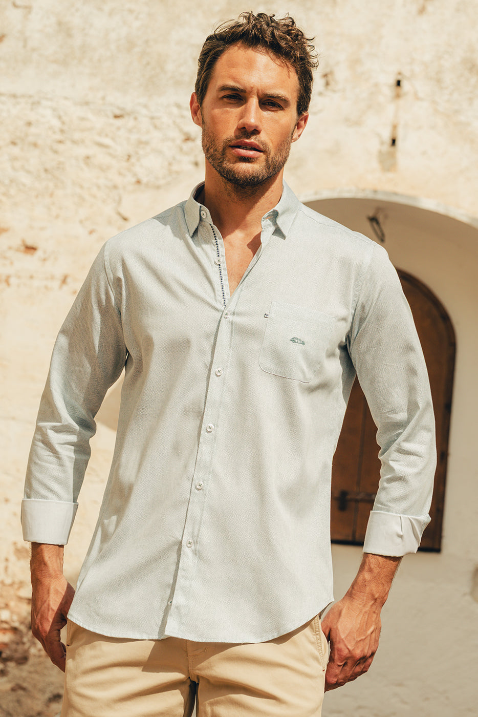 Camisa hombre regular fit estampado verde con bolsillo